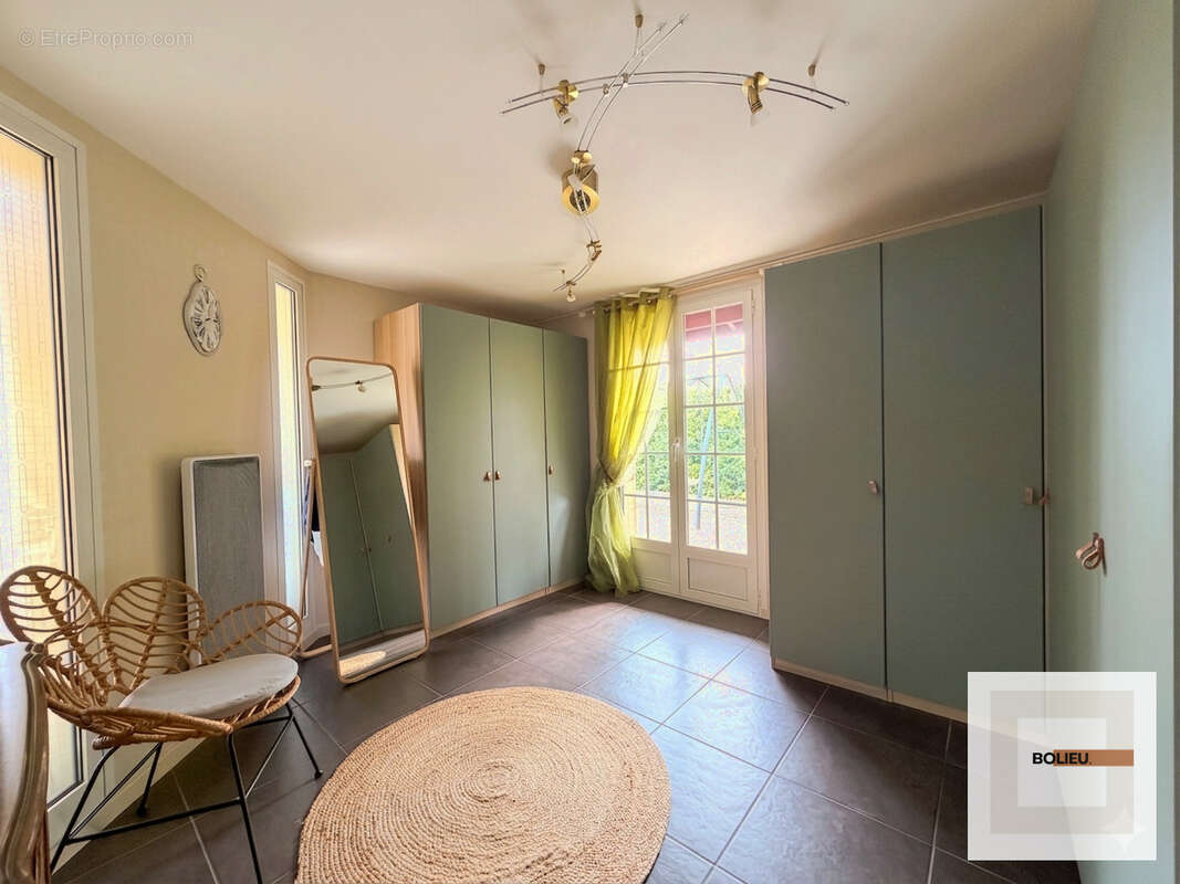 Maison à CRANVES-SALES