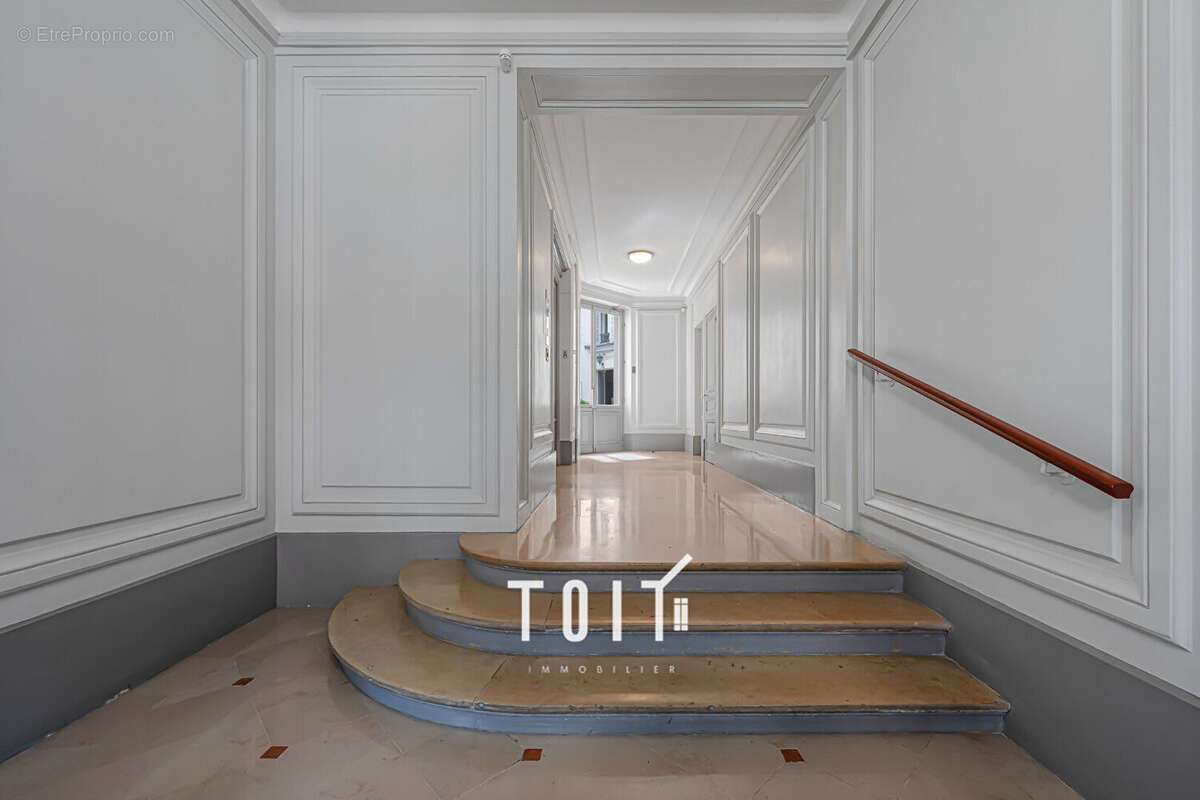 Appartement à PARIS-17E