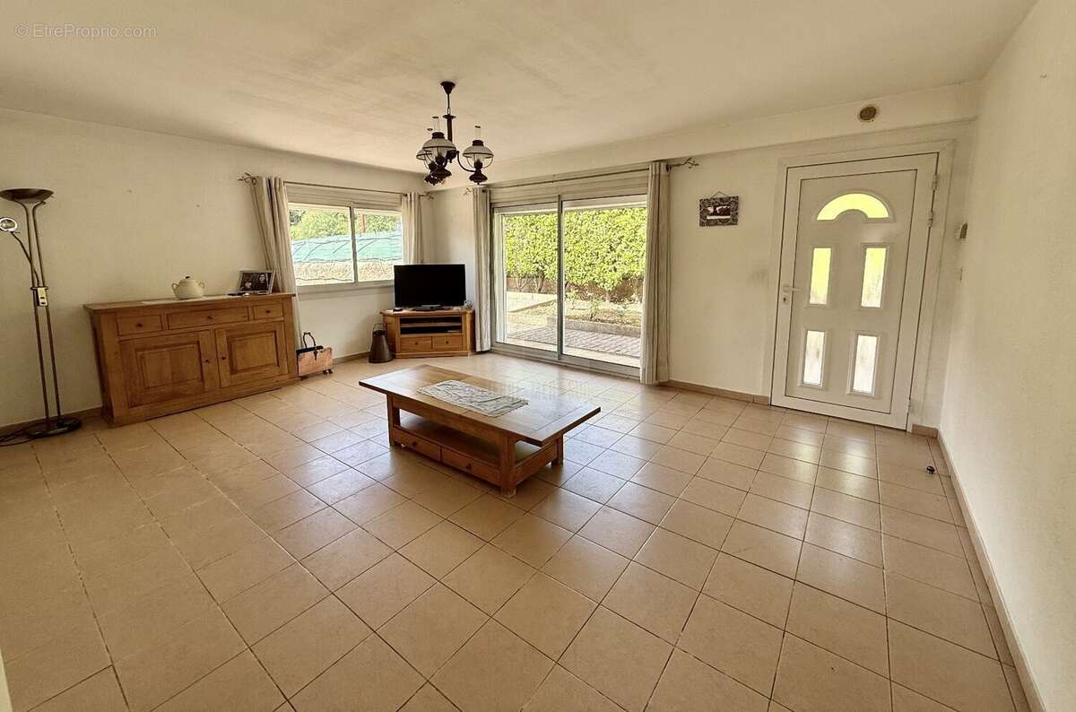 Maison à LA TOUR-SUR-ORB