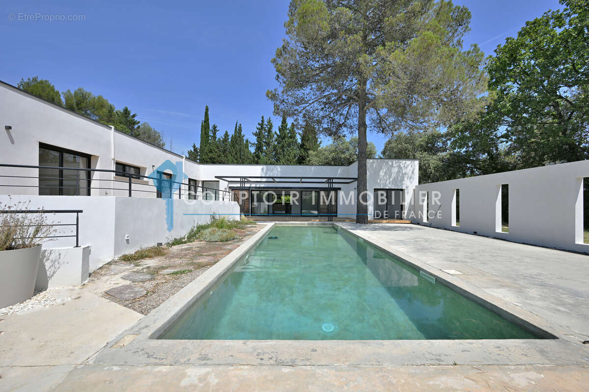 Maison à SAINT-CLEMENT-DE-RIVIERE