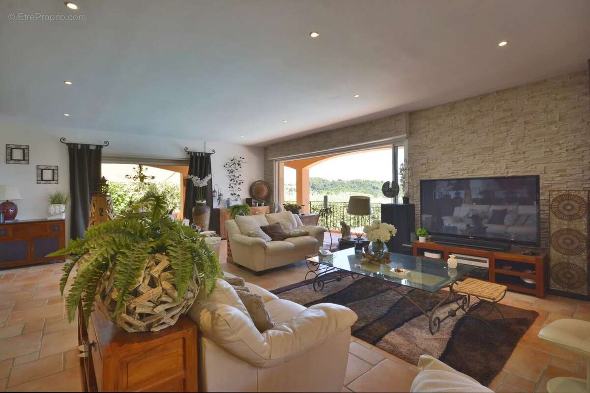 Maison 300 m² à Biot  - photo 23