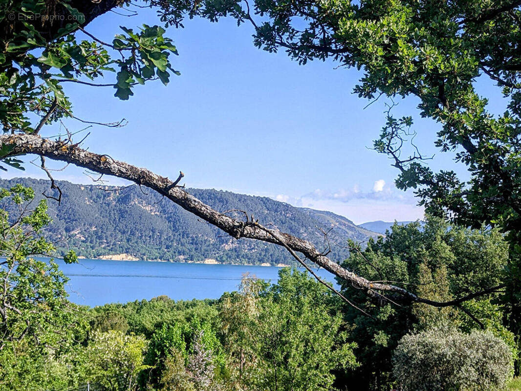 Appartement à LES SALLES-SUR-VERDON