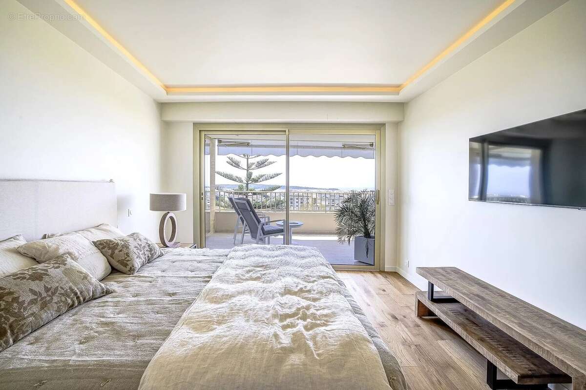 Cannes, Basse Californie - Appartement 4 pièces vue mer  111 m² - photo 33