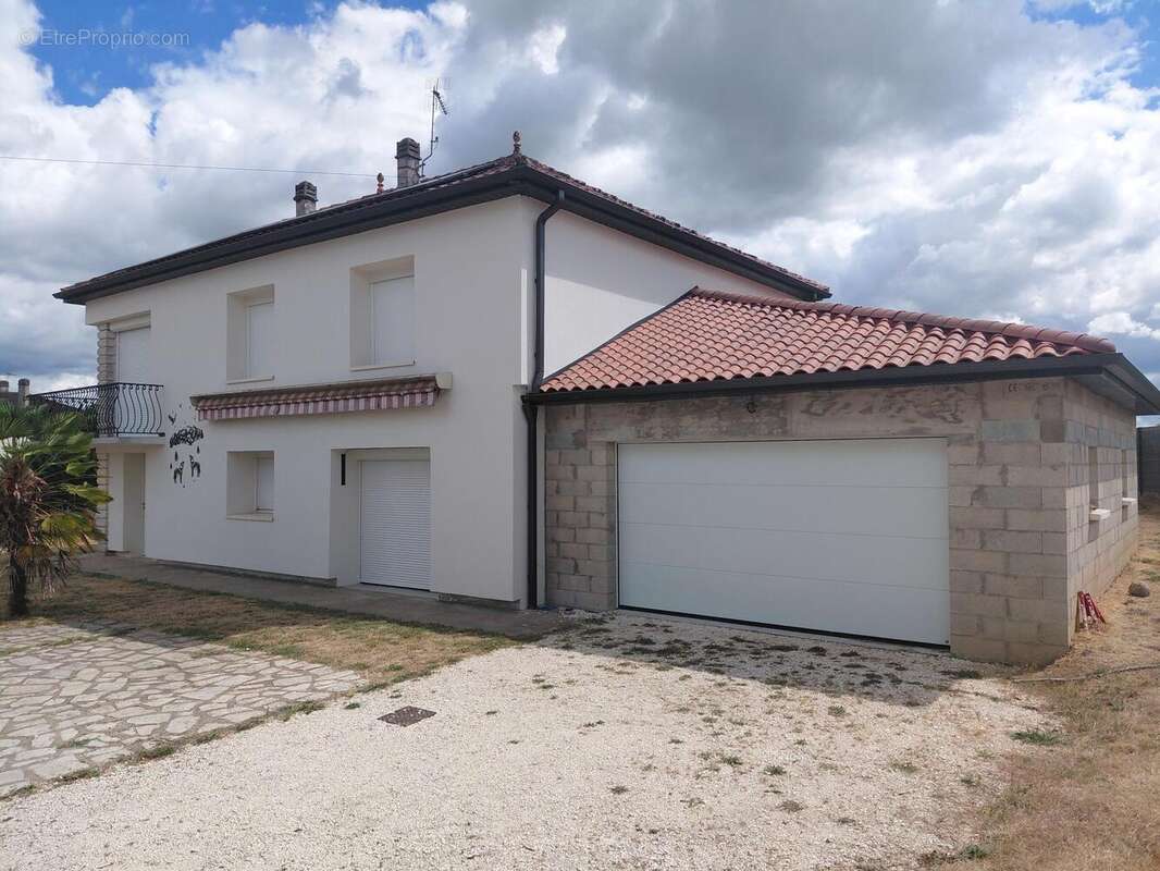 Maison 155 m² à Brantome  - photo 2