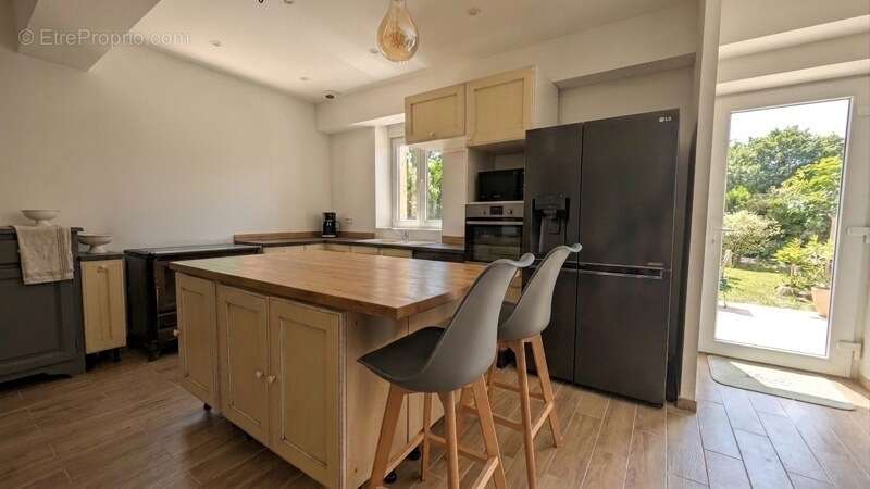 Maison de 8 pièces principales - photo 2