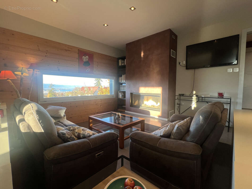 Maison à COLLONGES-SOUS-SALEVE