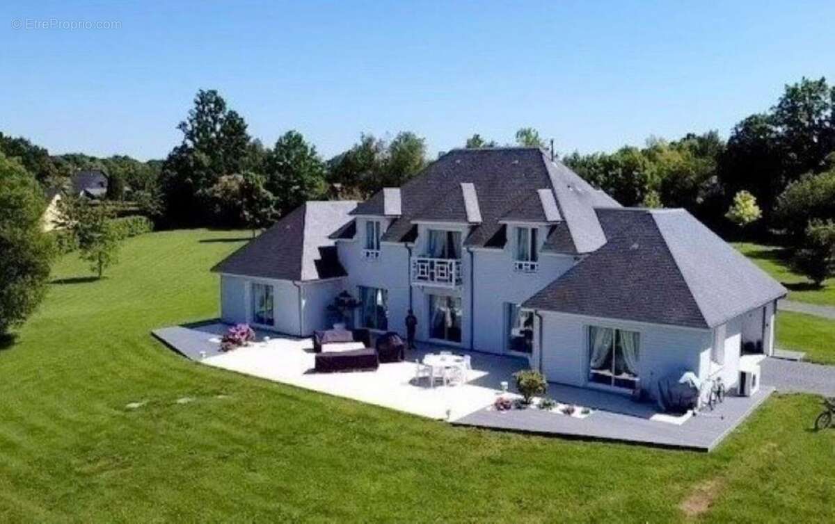 Maison à PONT-L&#039;EVEQUE