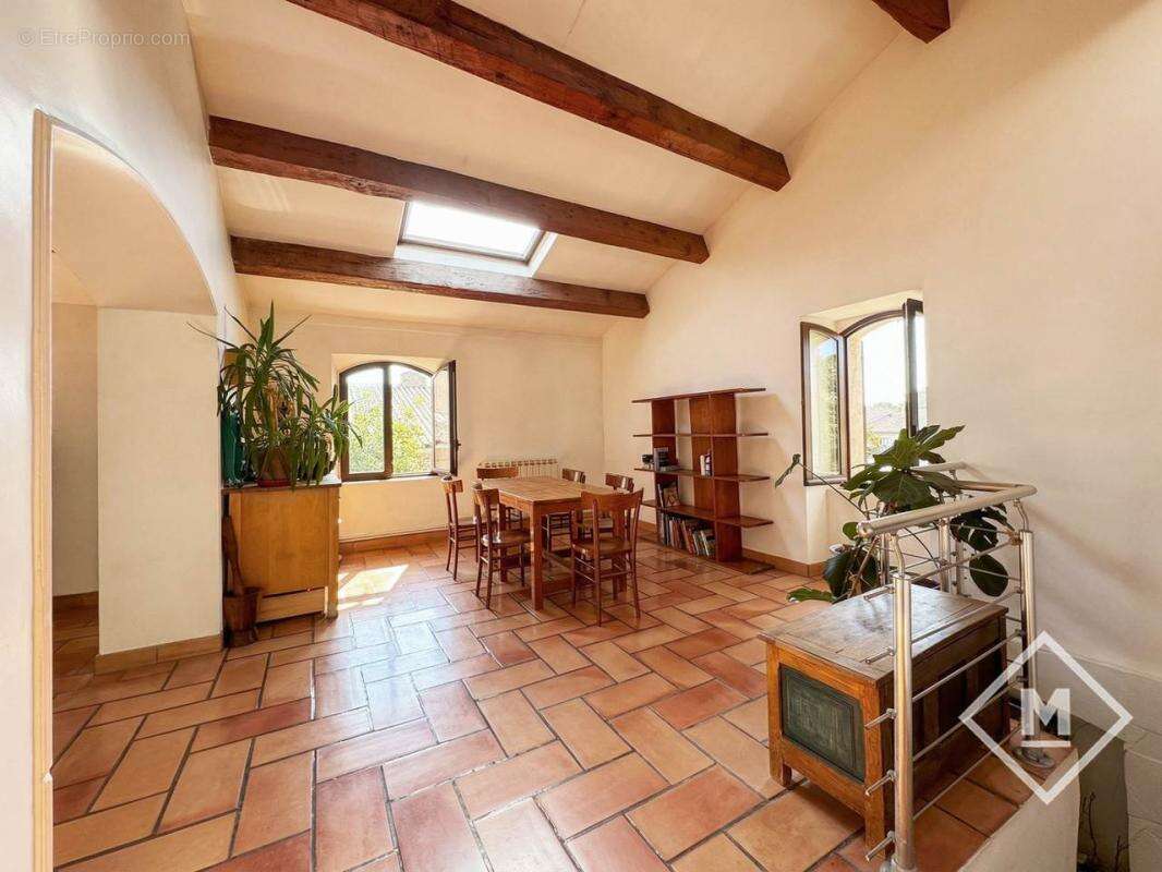 Appartement à MARSEILLE-4E