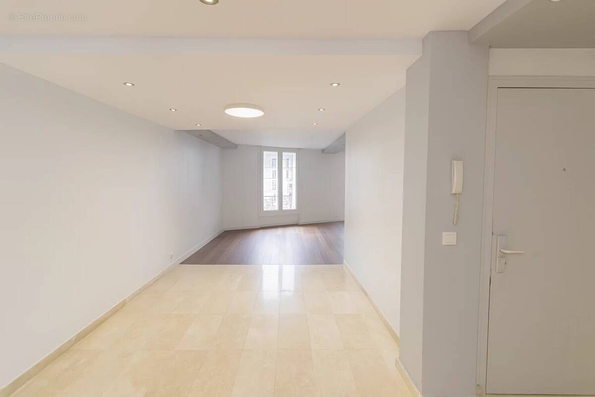 Appartement à PARIS-16E