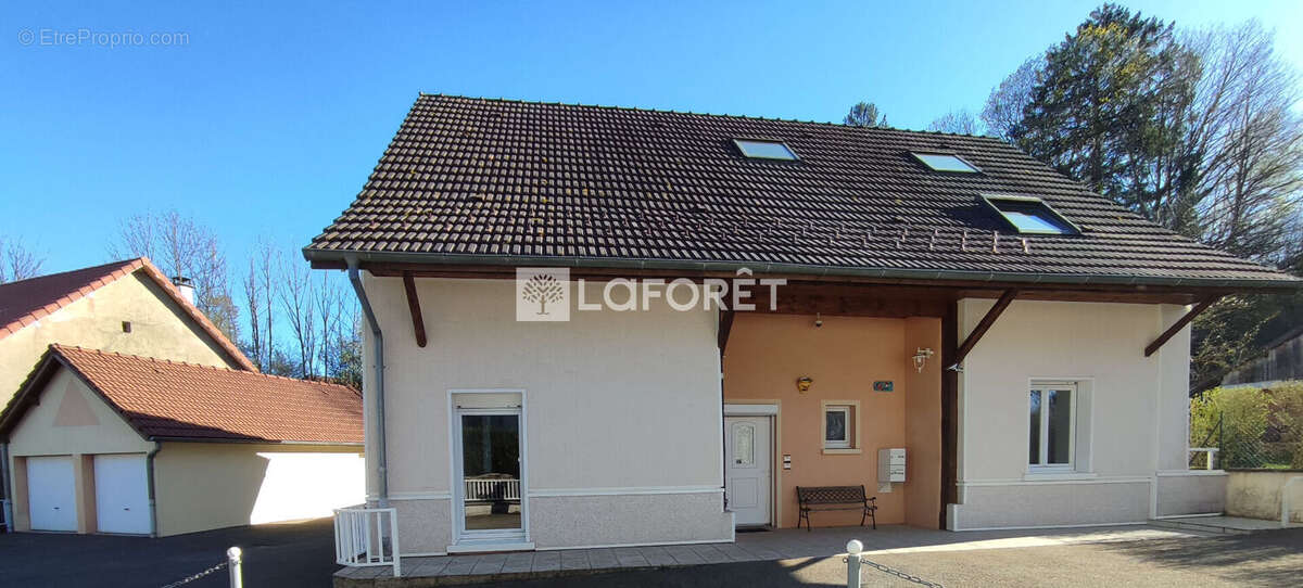 Maison Anjoutey 8 pièce(s)  186m2 loi carrez, - photo 2