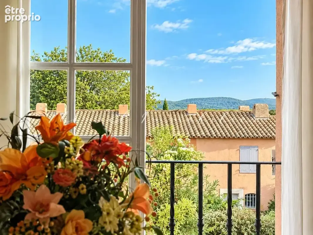 À vendre à Grimaud studio dans résidence avec piscine - photo 2