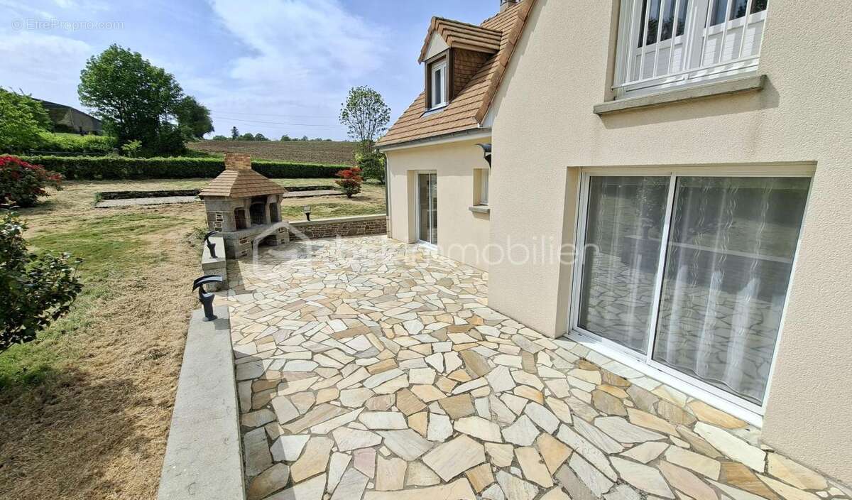 Maison à SAINT-SEVER-CALVADOS