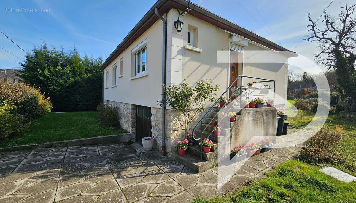 Maison à ESTREES-SAINT-DENIS