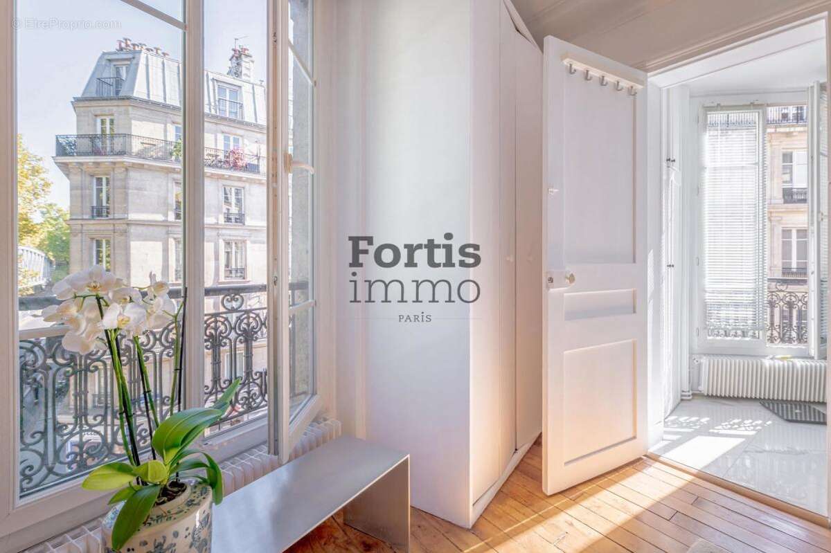 Appartement à PARIS-10E