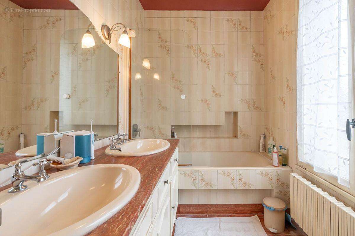 Maison à SAINT-MAUR-DES-FOSSES