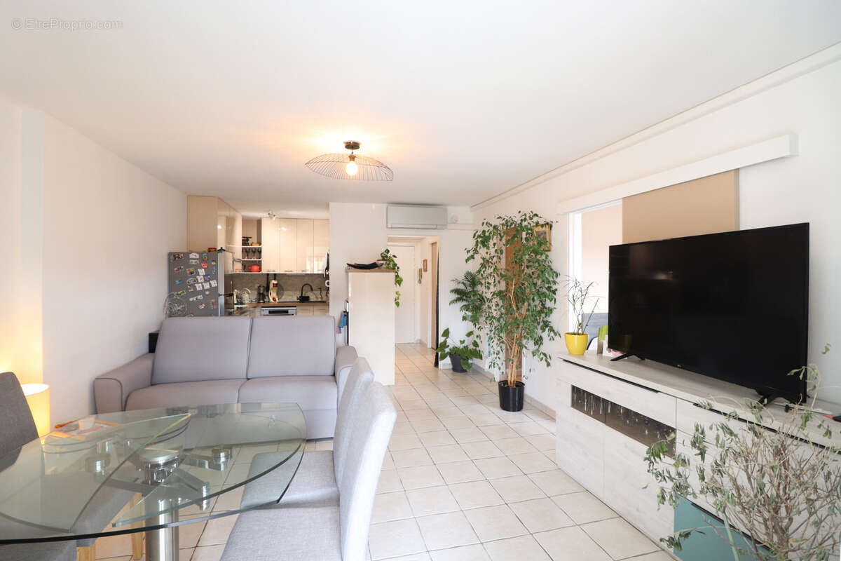 Appartement à LA CROIX-VALMER