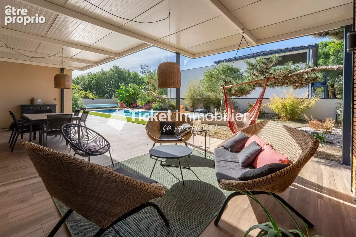 Villa 7 pièces de 304,16m2 avec piscine, carport hors couloir aérien - photo 7