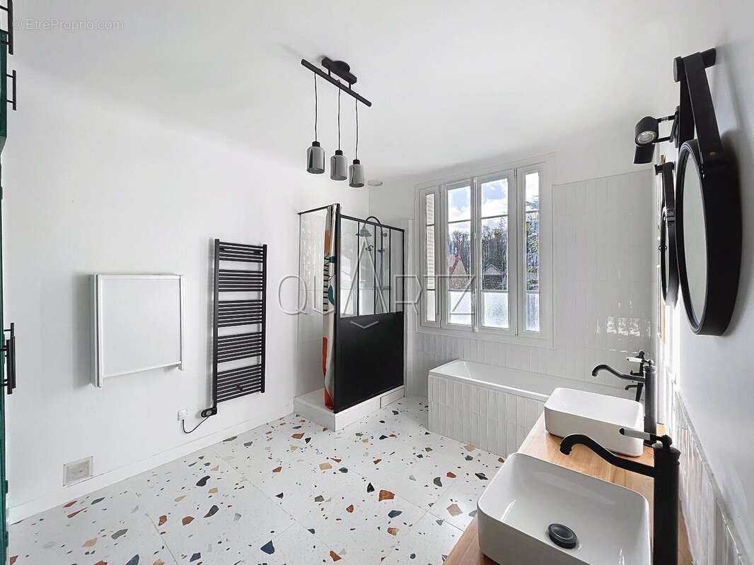 Belle meulière familiale en centre ville - photo 12