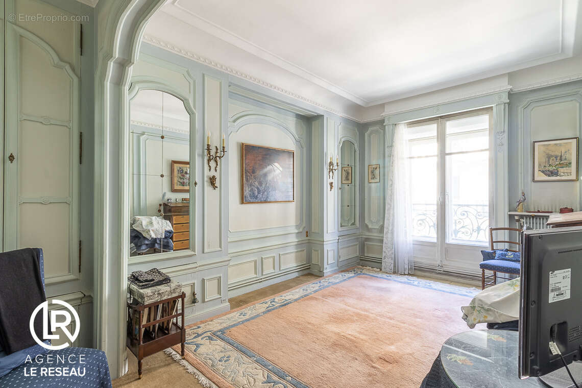 Appartement à PARIS-8E