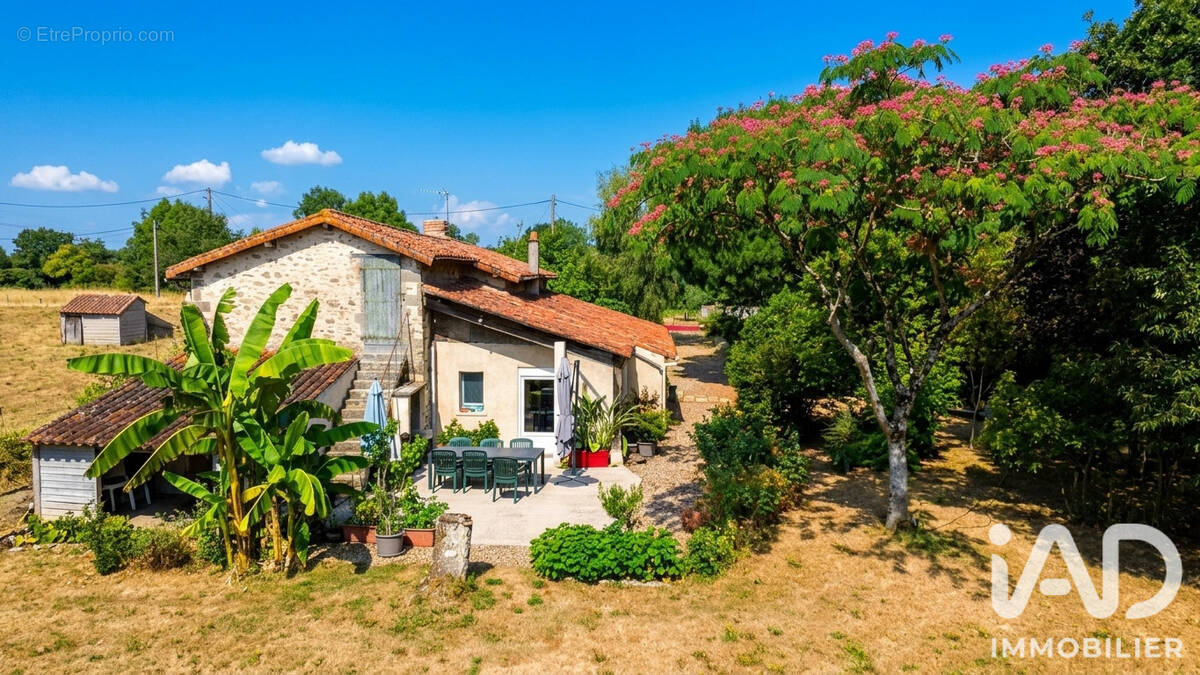 Photo 1 - Maison à SAINT-MARTIN-DU-FOUILLOUX