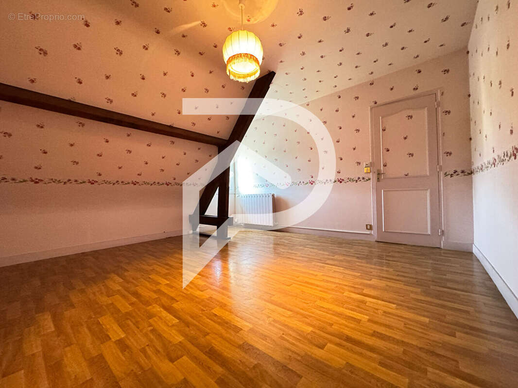 Maison à MEZIERES-SUR-SEINE