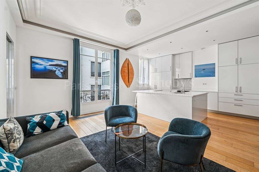 Appartement à PARIS-8E
