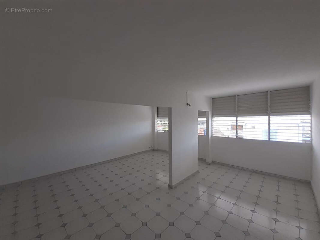 Appartement à LES ABYMES