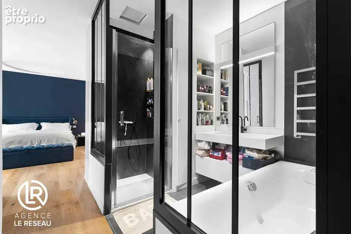 Appartement familial et lumineux en parfait état au dernier étage situé dans le quartier Charles Laffitte - photo 8