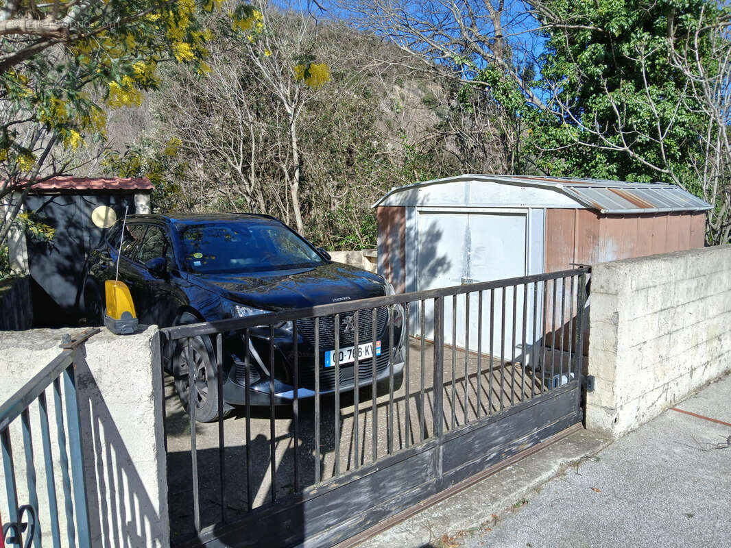 Appartement à REYNES