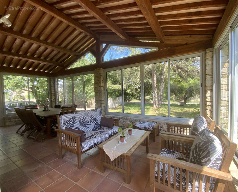 Villa méridionale avec terrain et piscine. - photo 3