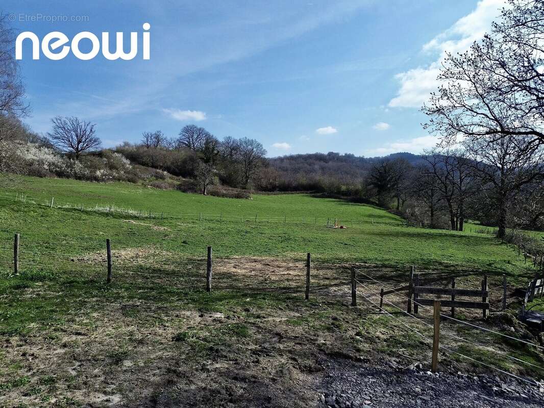 Terrain à REILHAC