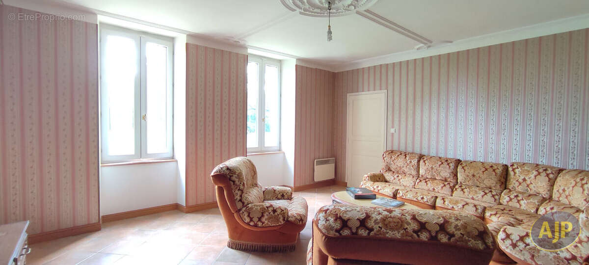 Maison à SAINT-LEGER