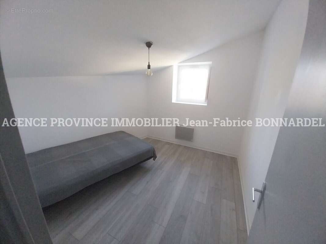 Appartement à SAINT-PAUL-TROIS-CHATEAUX