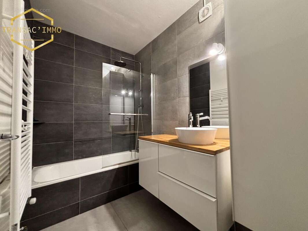Appartement 74 m² à Fontaine  - photo 8