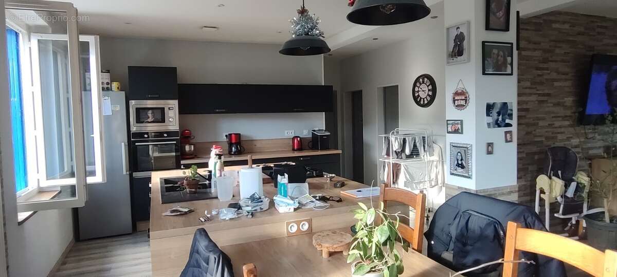 Maison à COUZE-ET-SAINT-FRONT