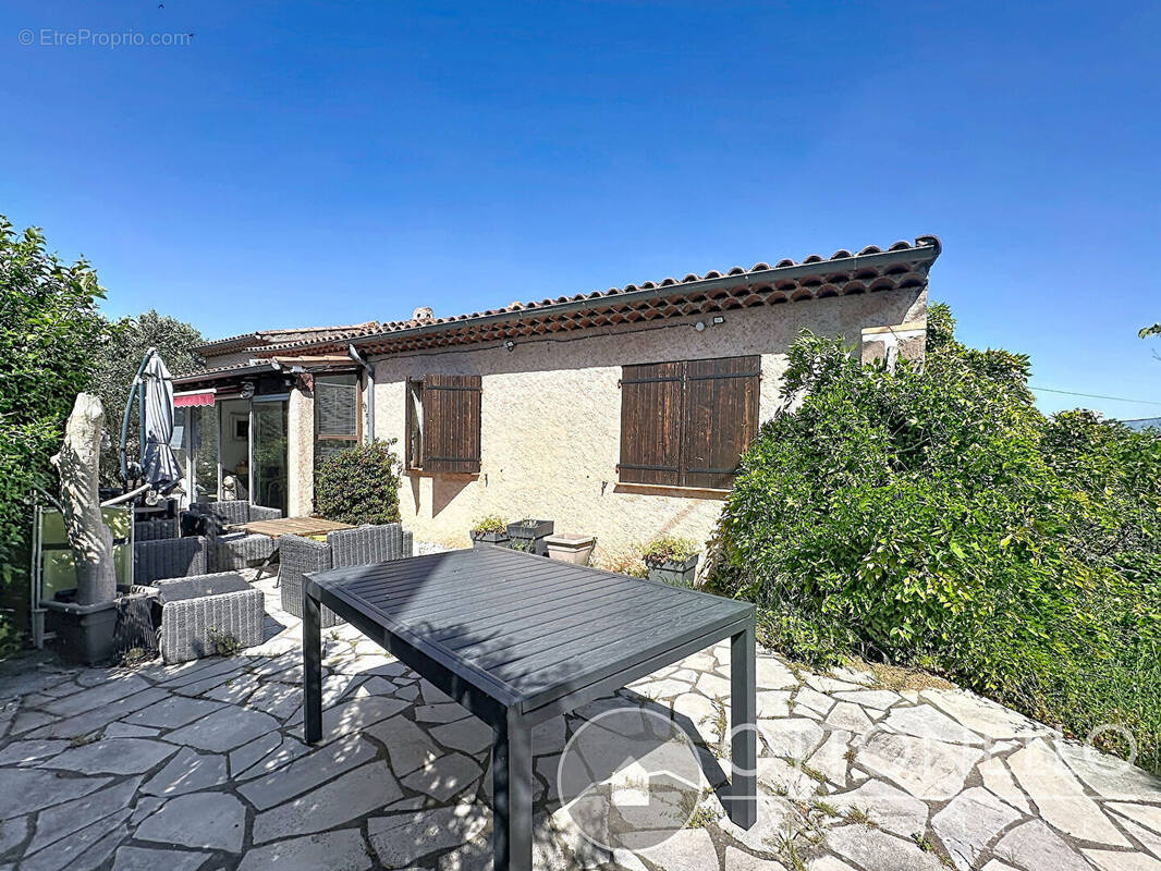 Maison à ROQUEBRUNE-SUR-ARGENS