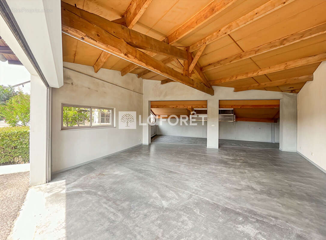 Maison T5 de plain-pied environ 186 m² - Centre-ville de Castelsarrasin - Garage - photo 8