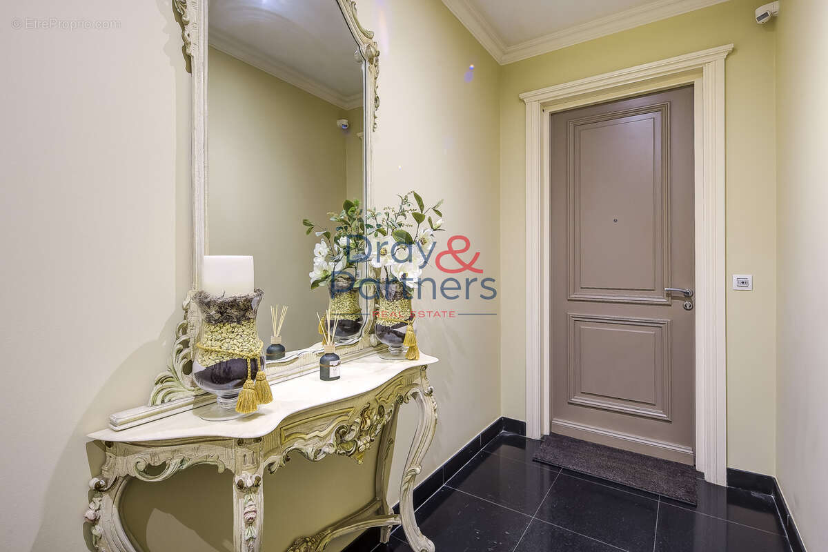 Appartement à ROQUEBRUNE-CAP-MARTIN