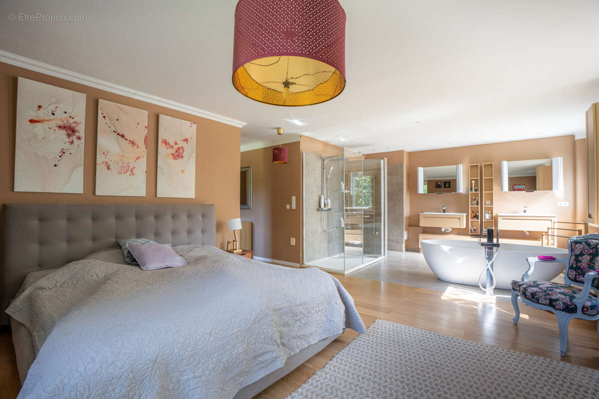 Maison à SAINT-GENIS-POUILLY