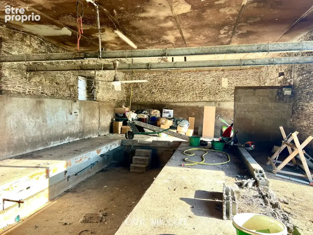 Bâtisse en pierre à rénover - Potentiel d'environ 200 m2 hab. - photo 4