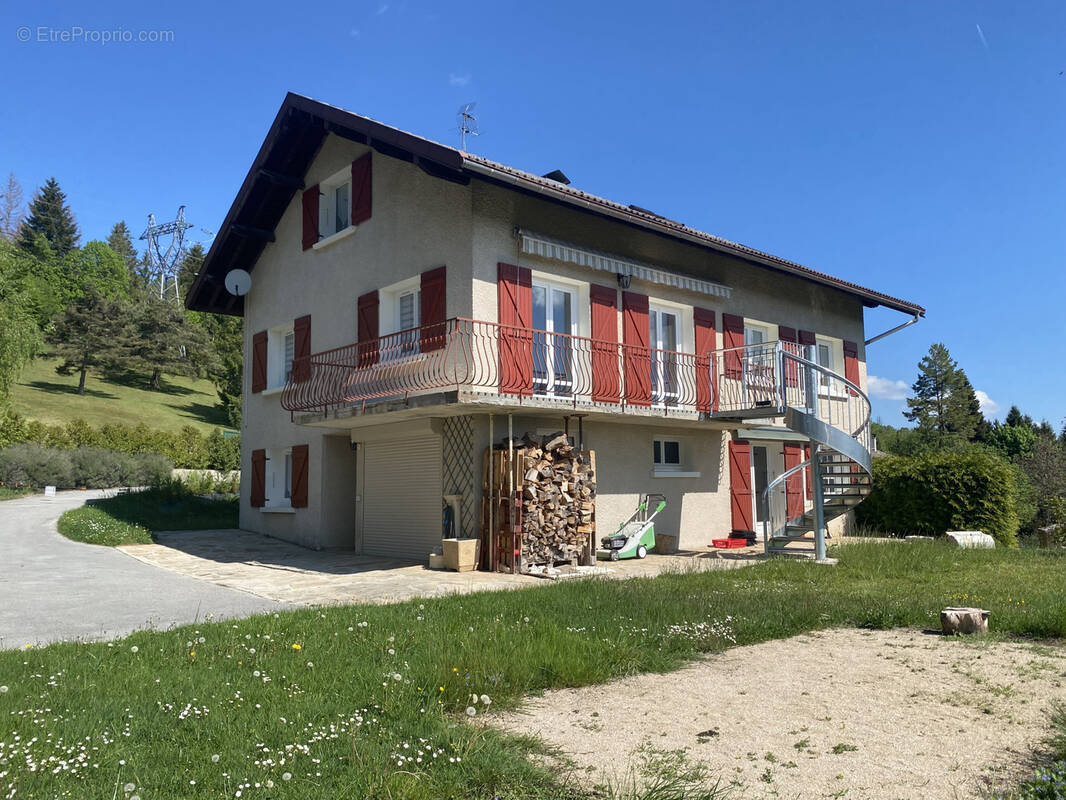 Maison à AVIGNON-LES-SAINT-CLAUDE