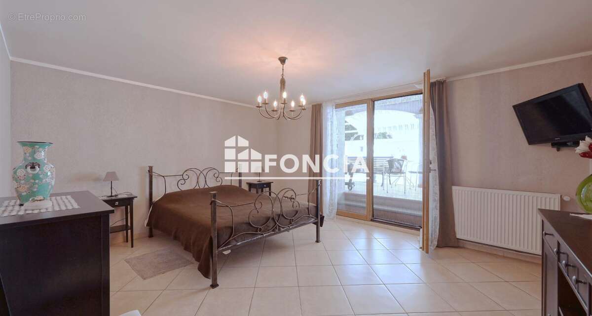  RARE À LA VENTE – Maison de caractère avec fort potentiel – 133 m² habitables – Terrasses, jardin, garage de 60 m² - photo 6