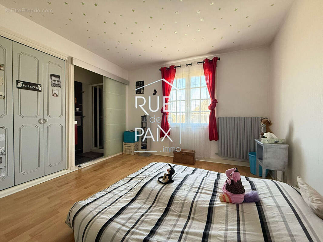 Maison Loudun 5 pièce(s) 161 m2 - photo 3