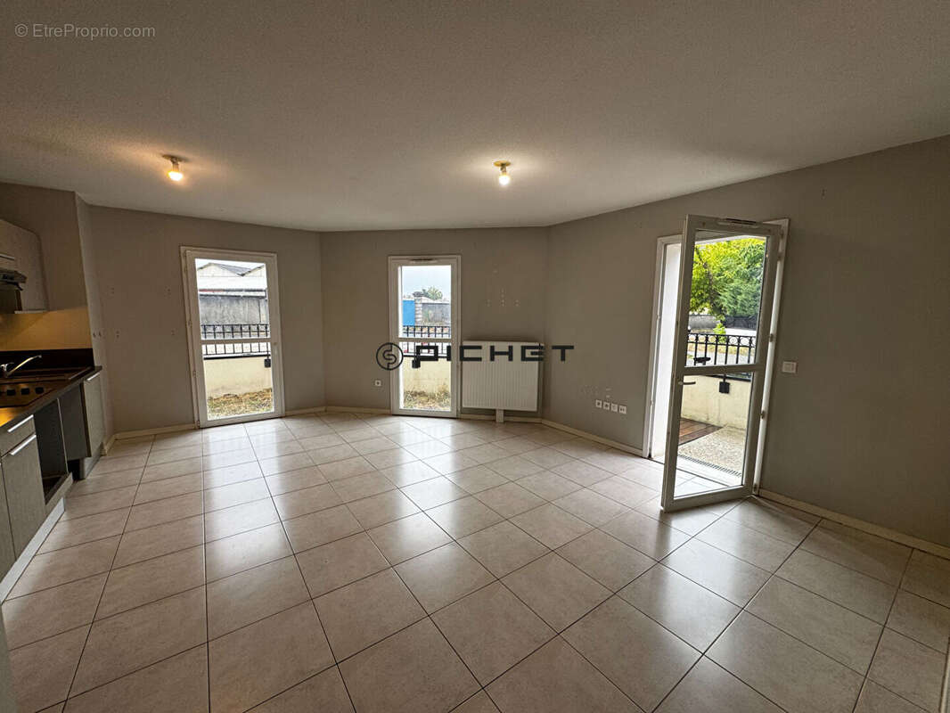 Appartement à VILLENAVE-D&#039;ORNON