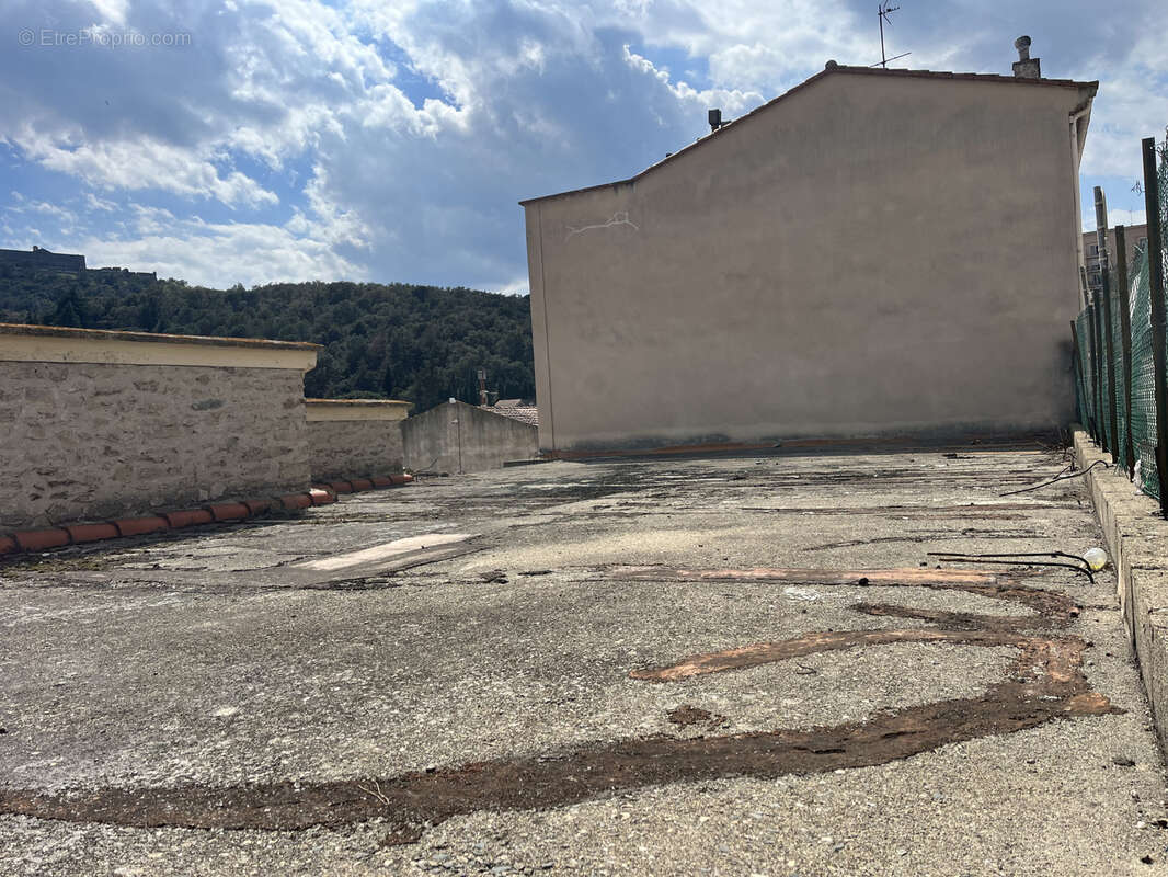 Parking à LE PERTHUS