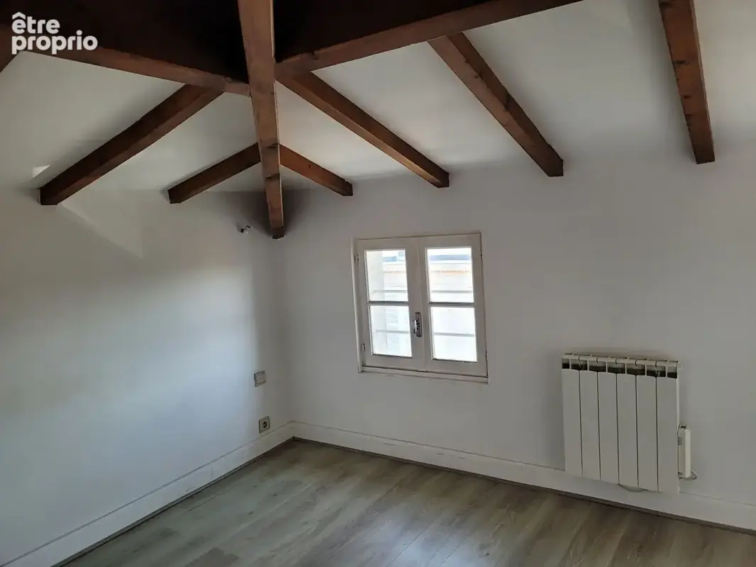 ROCHEFORT centre ville - au 3ème un appartement  de 40 m²  de type 3  avec 2 salles d'eau et 2 WC - photo 9