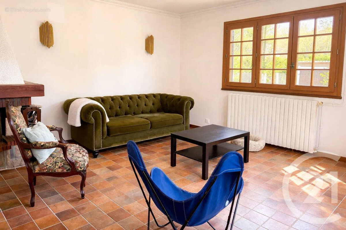 Maison à CHERISY