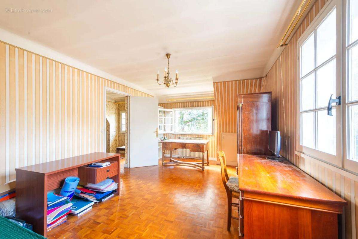 Maison à L'HAY-LES-ROSES