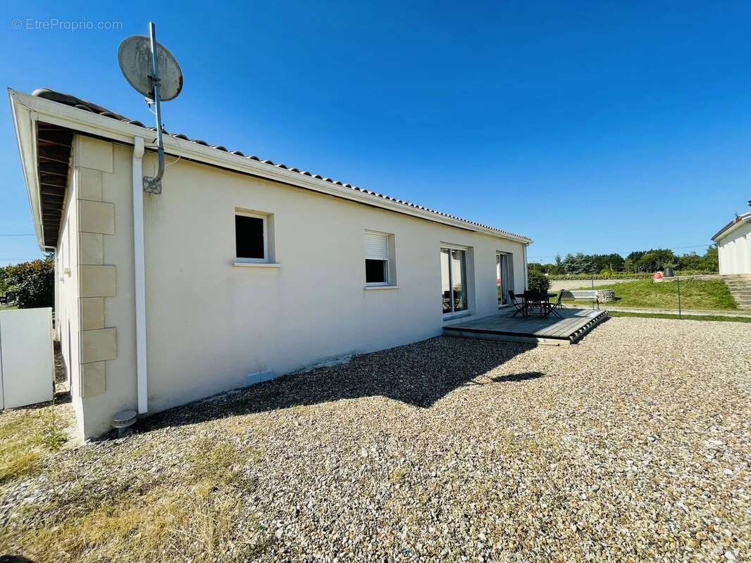 Maison à BARBEZIEUX-SAINT-HILAIRE