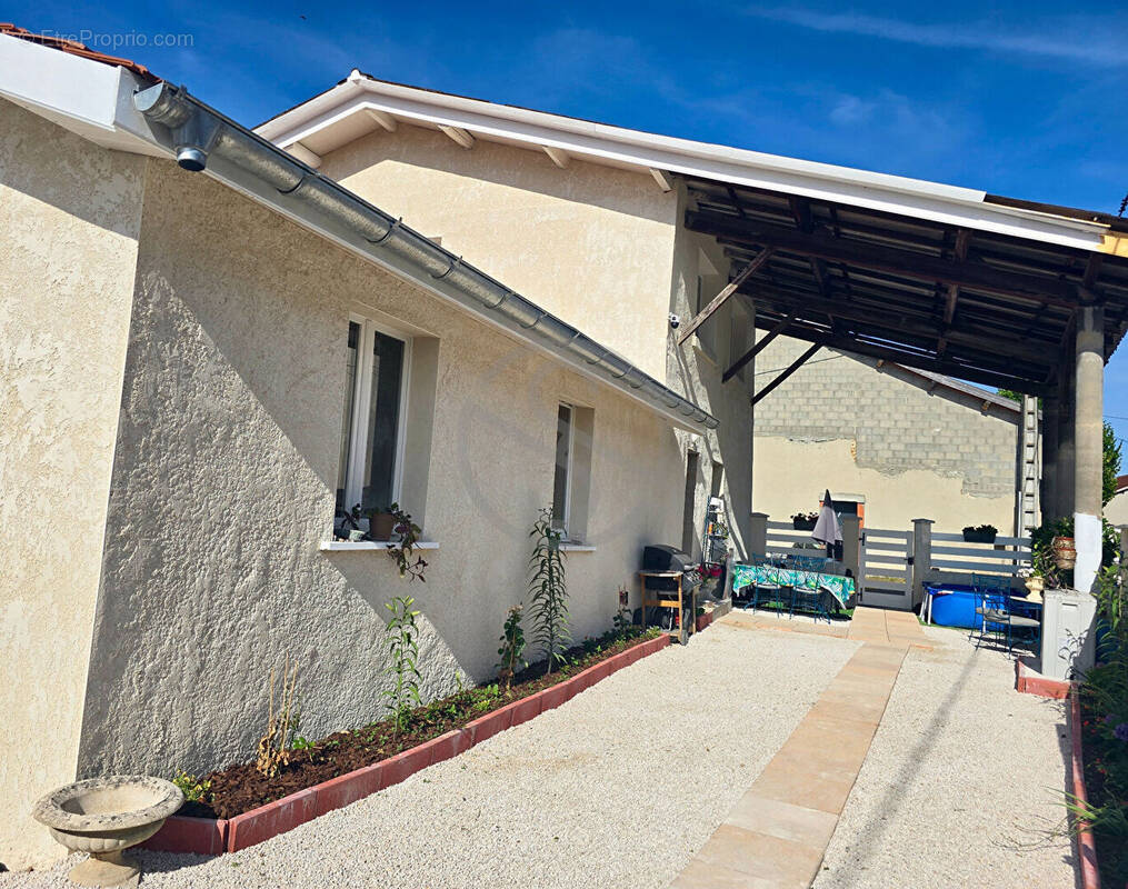 Maison à LA FRETTE
